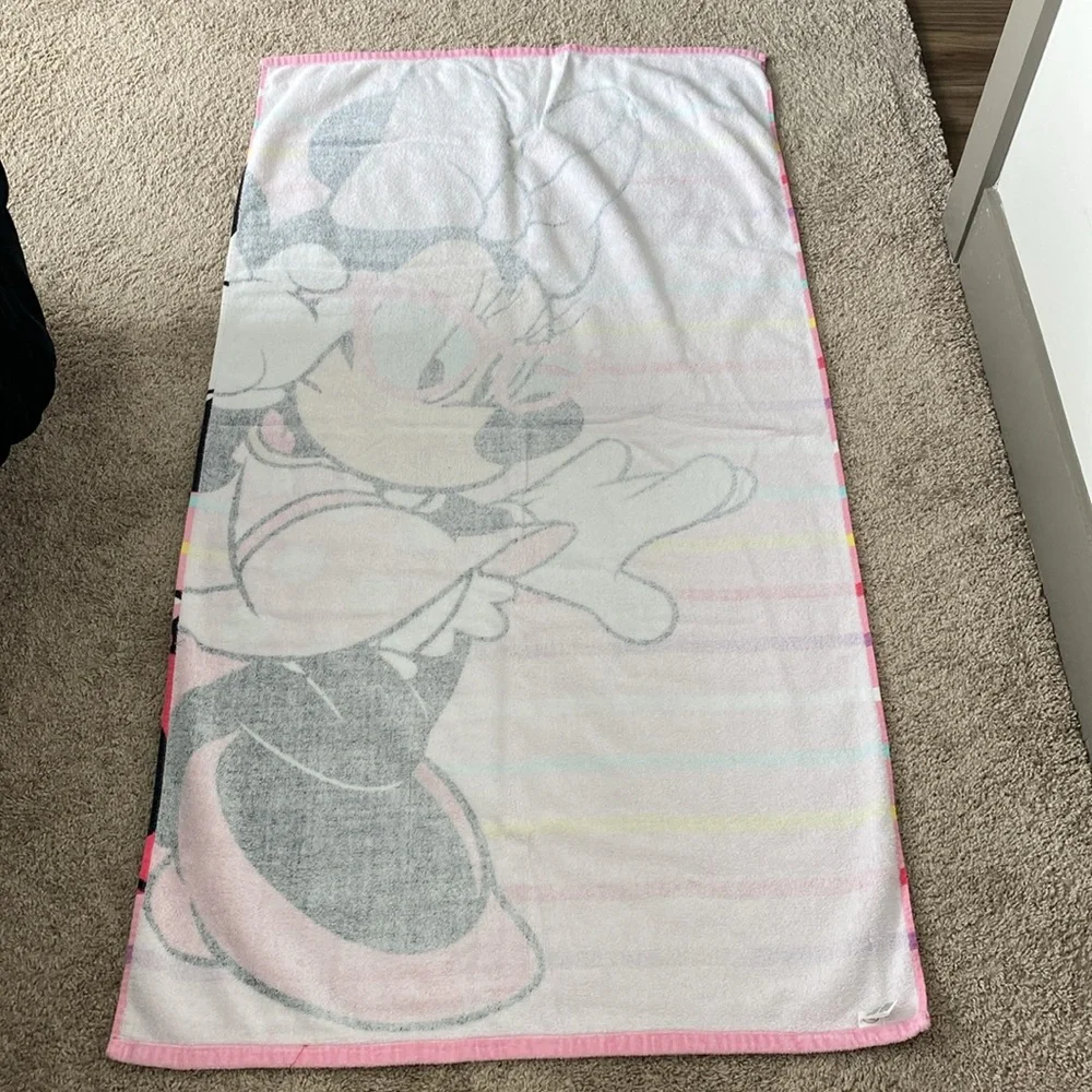 Disney Minnie Mouse beach towel
